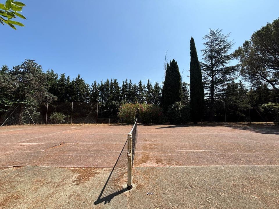 Tennis court