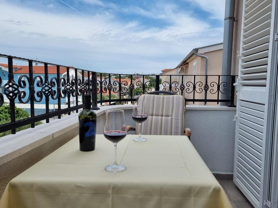 Balcony/Terrace, Seating area, Quiet street view
