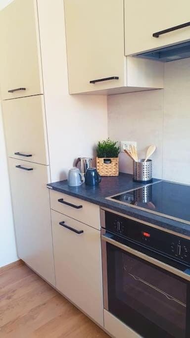 Kitchen or kitchenette, pet friendly, stove