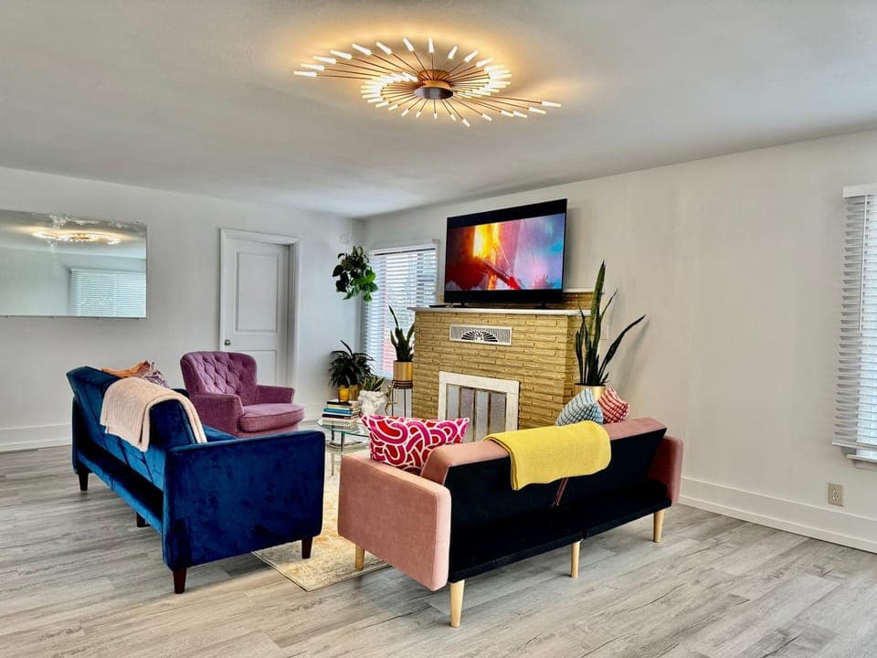 TV and multimedia, Living room, Seating area