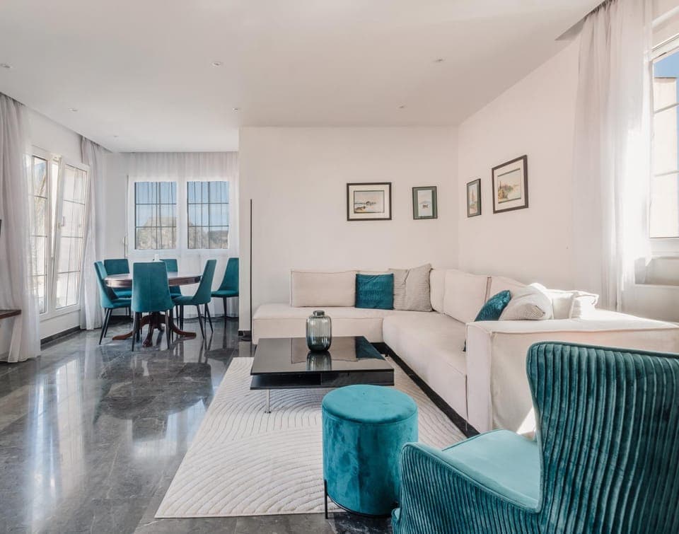 Living room, Seating area