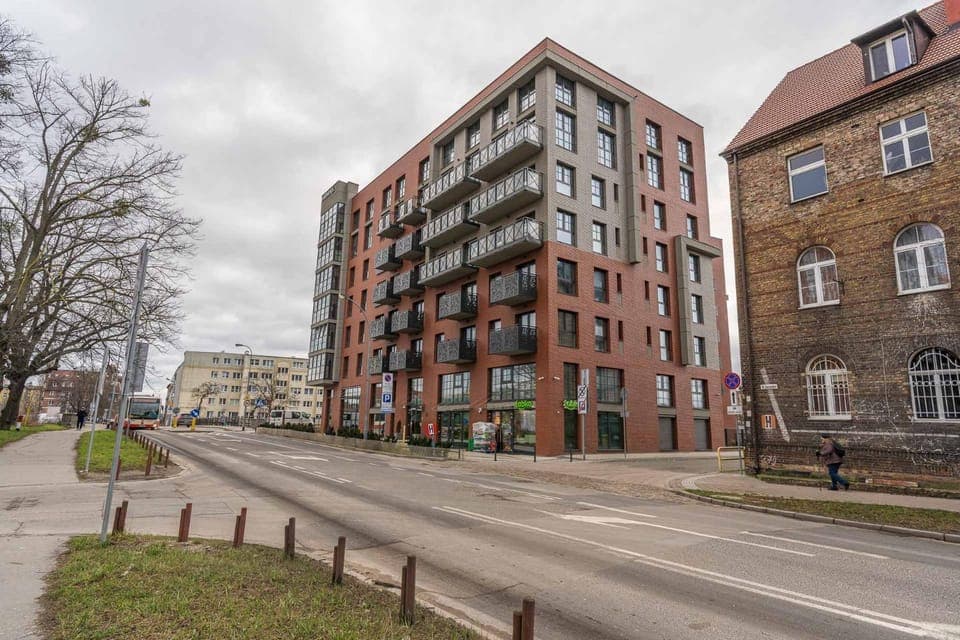 Property building, Day, Location