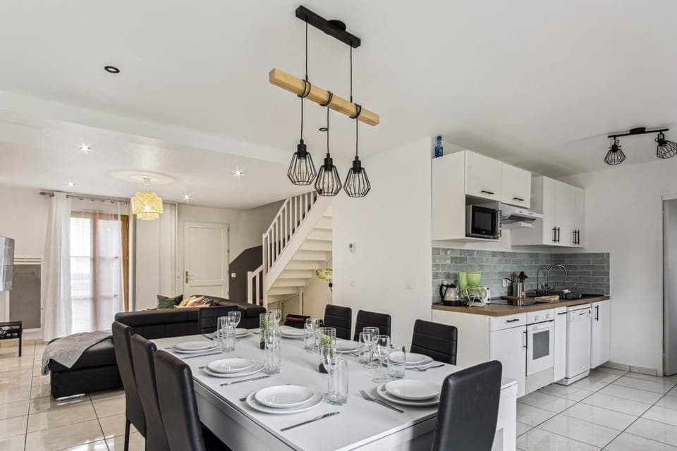 Living room, Seating area, Dining area, dishwasher, minibar, pet friendly