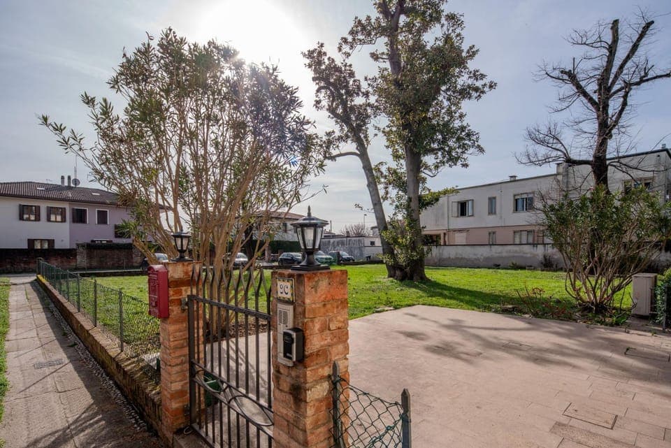Facade/entrance, Garden, Garden view