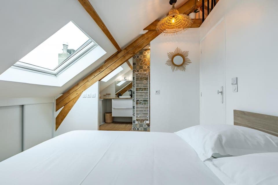 Bed, Photo of the whole room, Bedroom