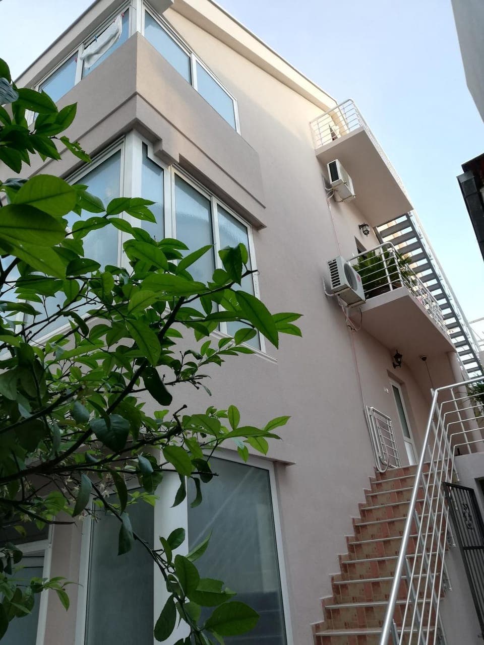 Property building, Facade/entrance, Balcony/Terrace