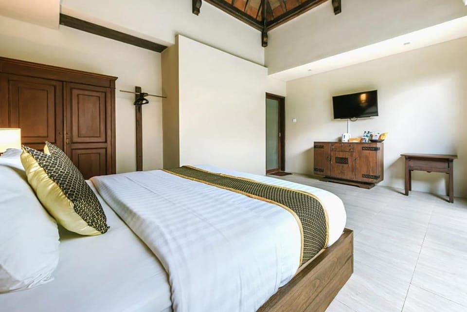 Bed, TV and multimedia, Photo of the whole room, Bedroom