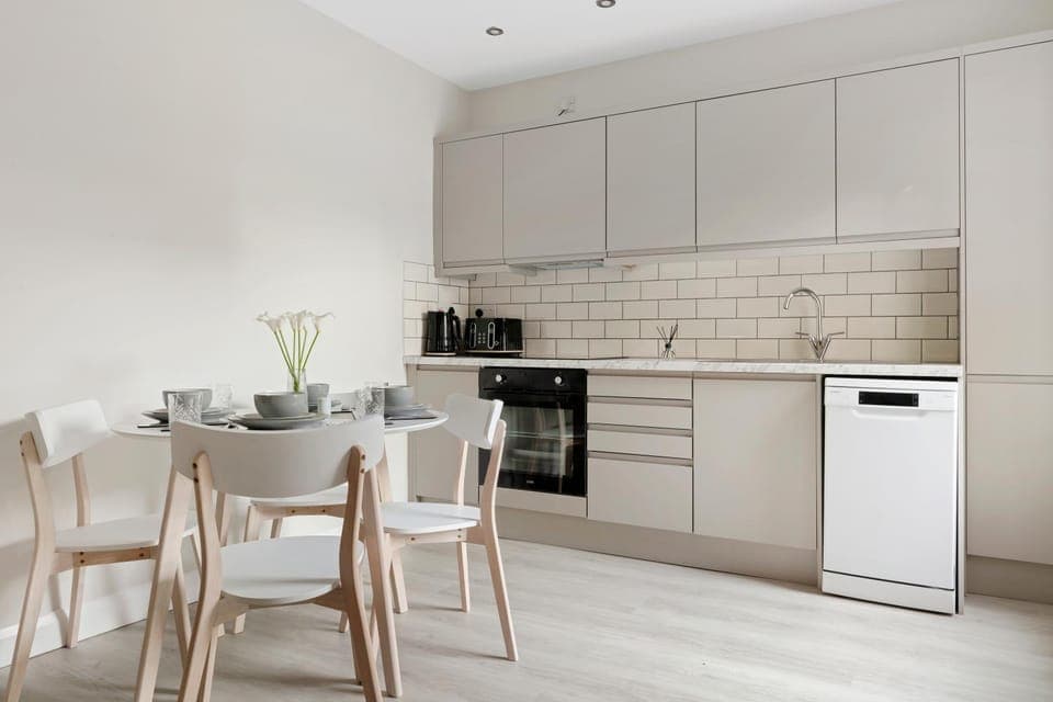 Dining area, dishwasher, kitchen