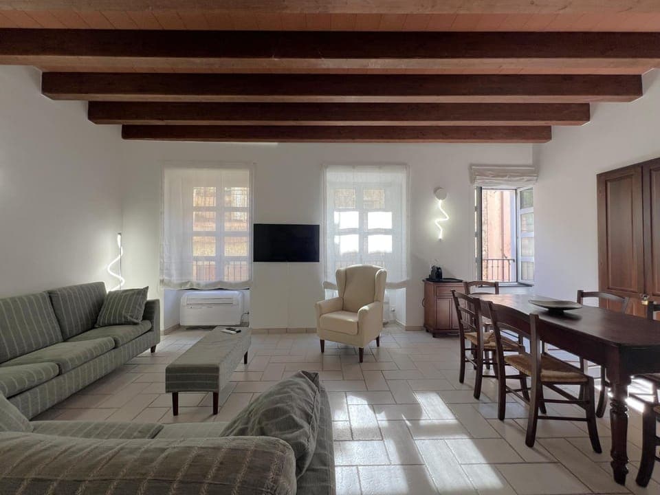 Communal lounge/ TV room, TV and multimedia, Living room, Seating area, Evening entertainment