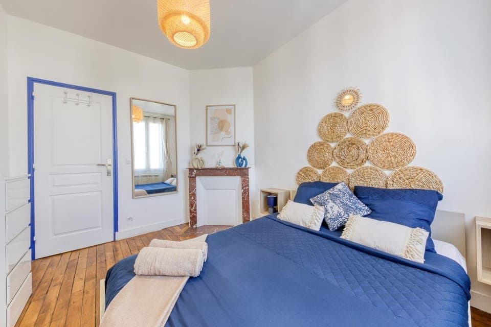 Bed, Photo of the whole room, Bedroom