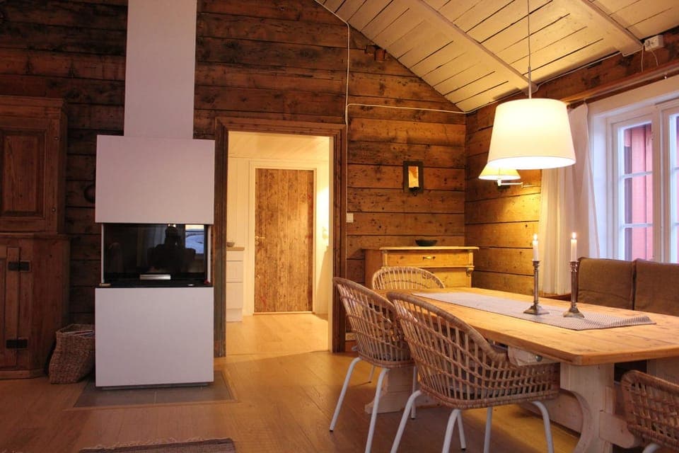 Living room, Dining area, fireplace