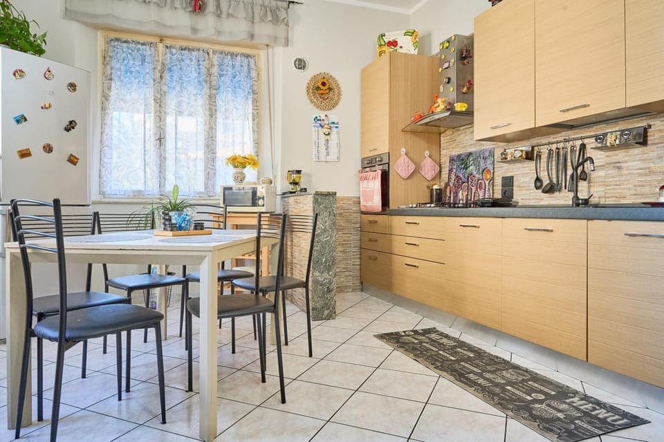 Property building, Kitchen or kitchenette, Living room