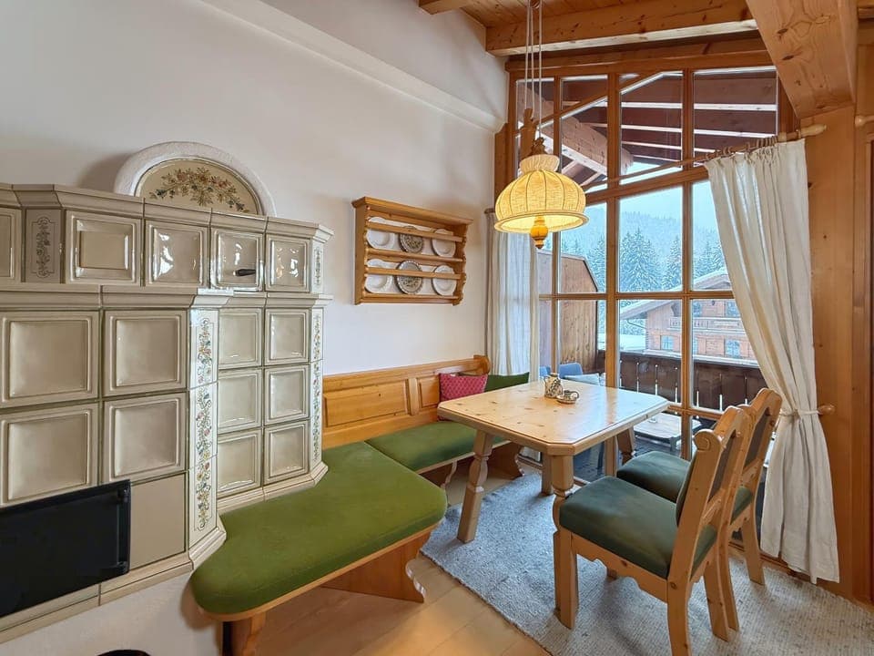 Seating area, Dining area