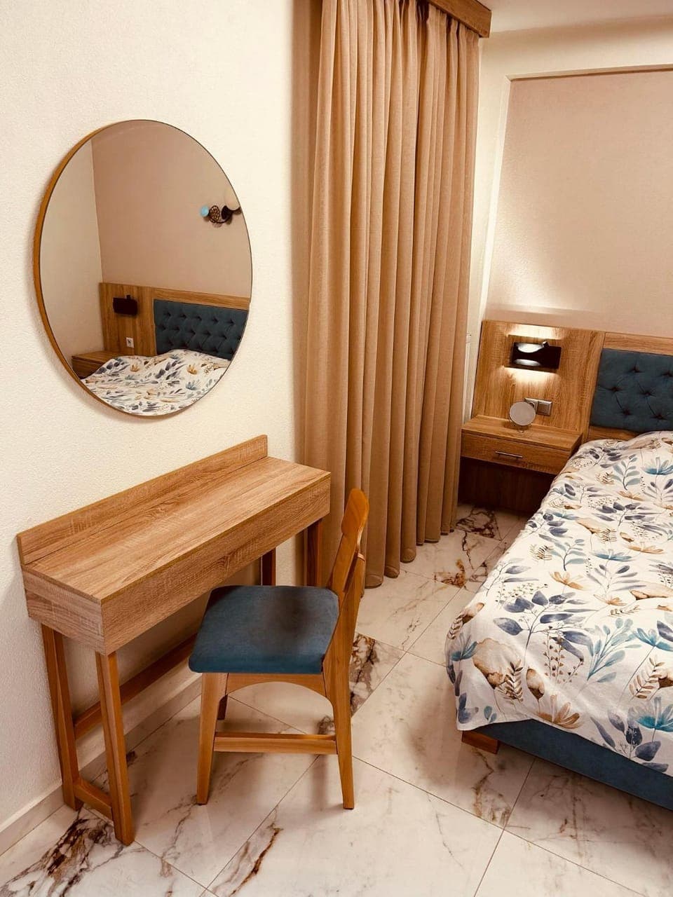 Bed, Photo of the whole room, Bedroom, hair dresser