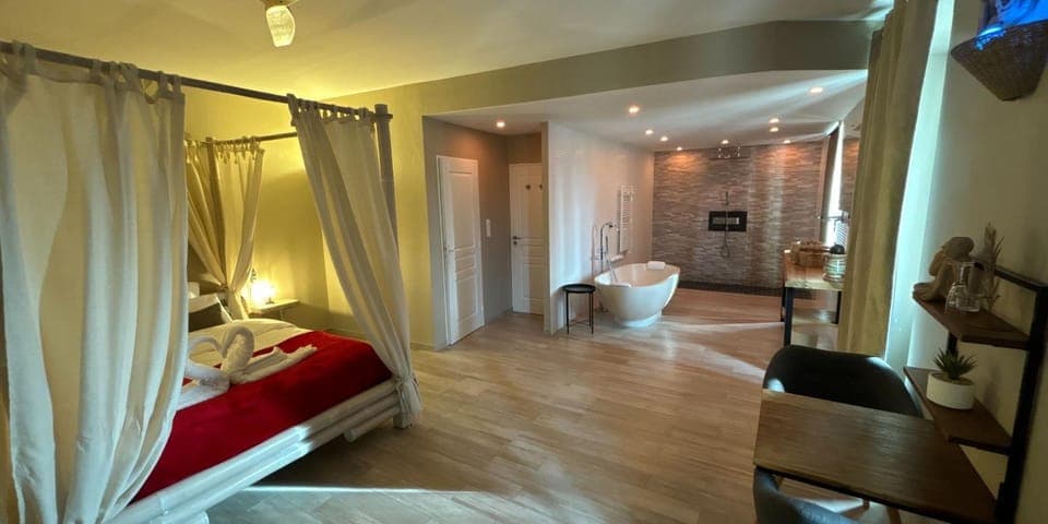 Bathroom, Photo of the whole room, Bedroom
