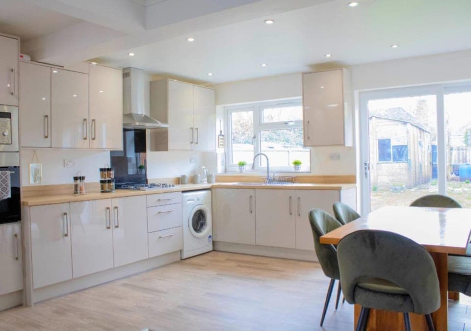 Kitchen or kitchenette, kitchen