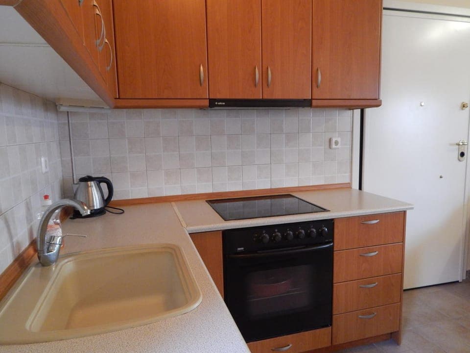 Kitchen or kitchenette, pet friendly, stove