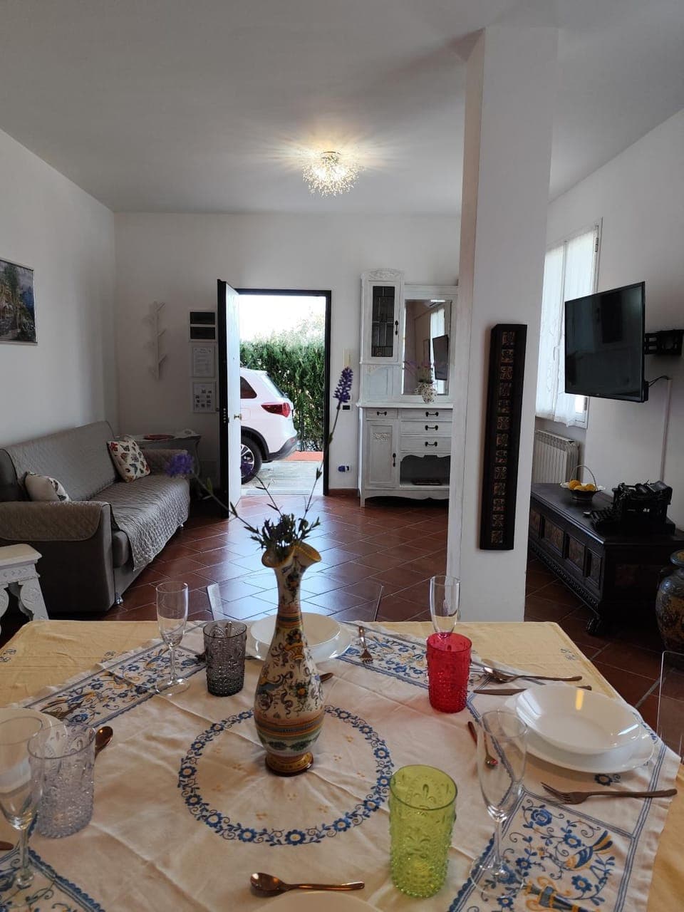 Communal lounge/ TV room, Living room, Parking, acessibility