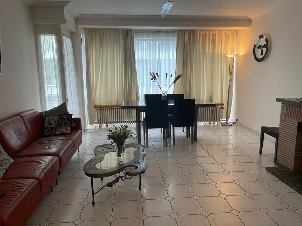 TV and multimedia, Living room, Seating area, Dining area