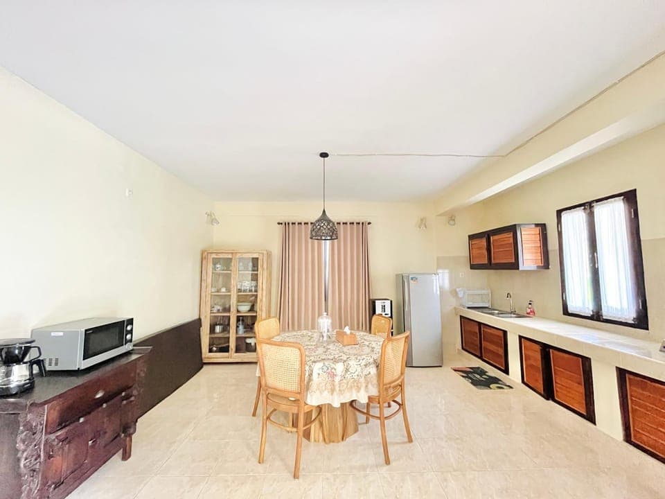 Kitchen or kitchenette, Dining area, stove, toaster