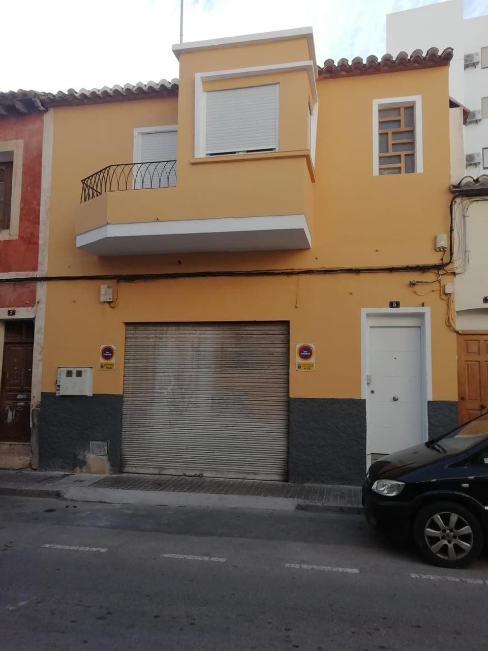 Facade/entrance