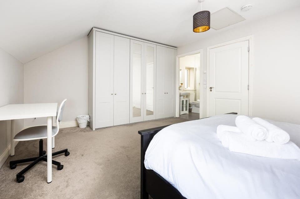 Bed, Photo of the whole room, Bedroom, towels, wardrobe