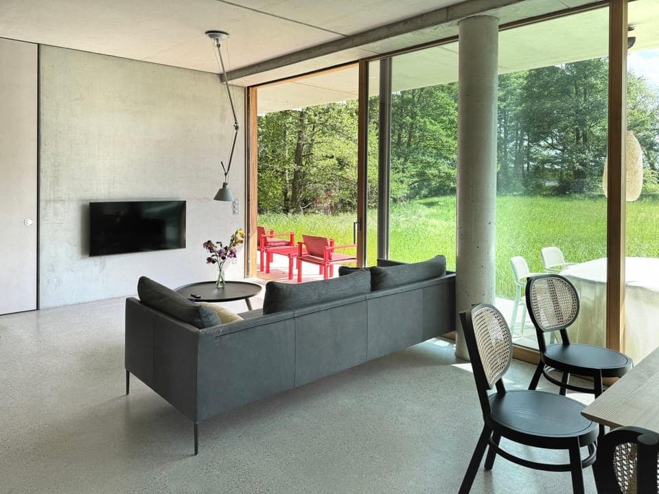 Photo of the whole room, Seating area