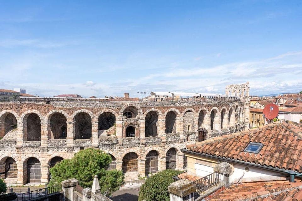 City view, City view, Landmark view, Landmark view