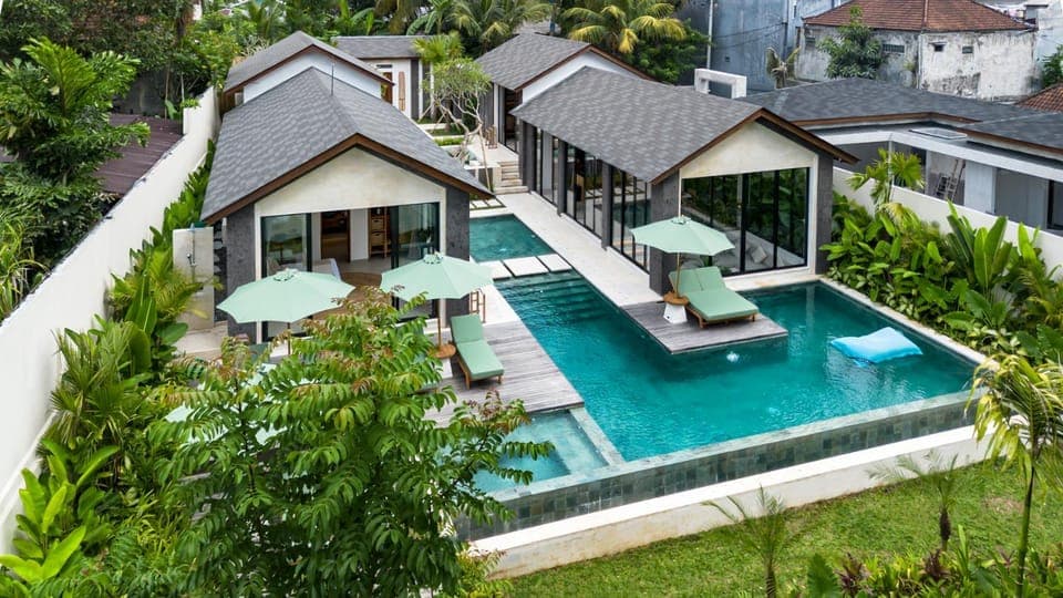 Property building, Pool view, Swimming pool, internet, sunbed