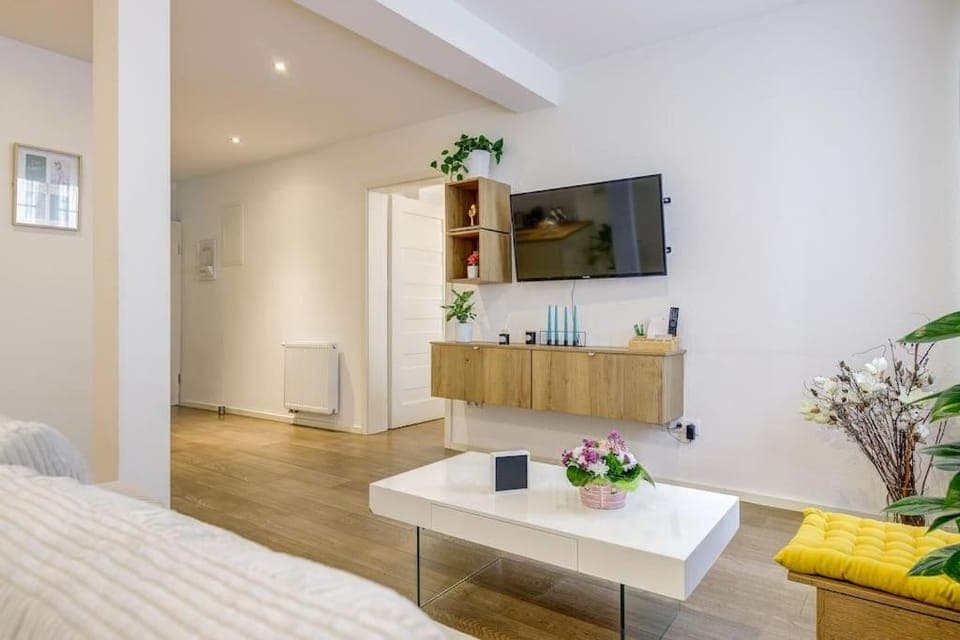 TV and multimedia, Living room, Photo of the whole room, Seating area