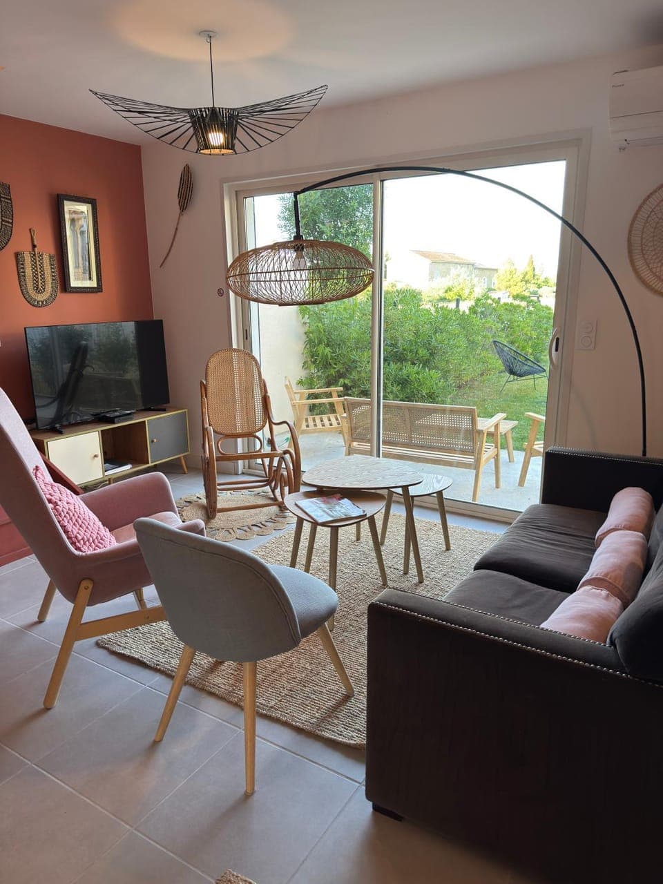 Property building, Living room, Lounge or bar, Seating area