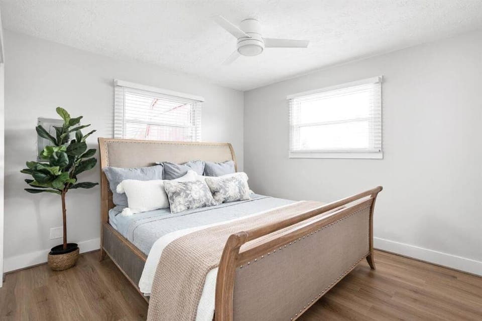 Bed, Photo of the whole room, Bedroom