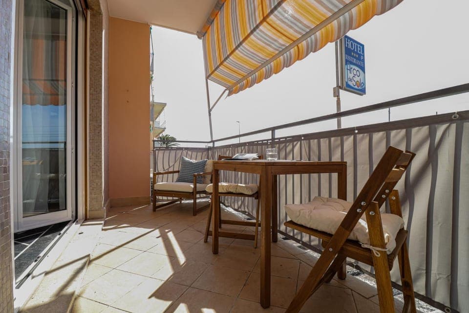 Balcony/Terrace, Dining area