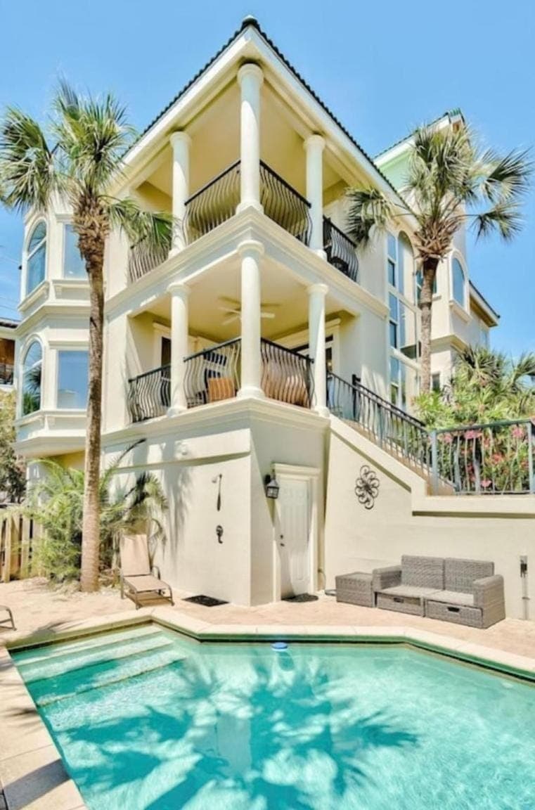 Swimming pool