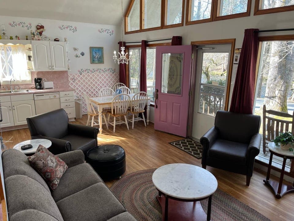 My Valentine Chalet in Pittman Center