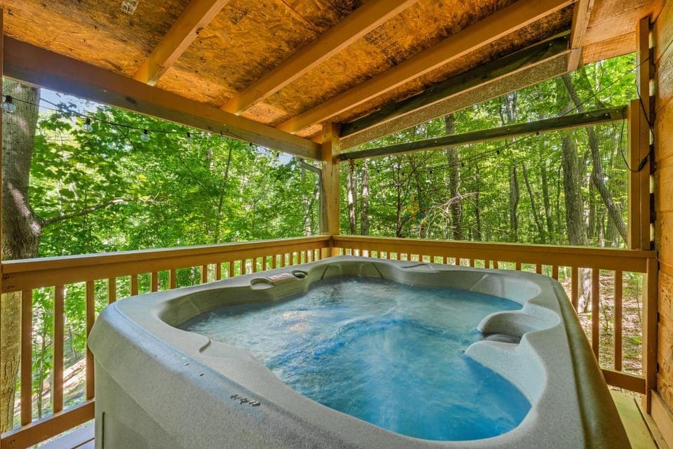Mountain View, Hot Tub, King Bed, WiFi, Fire Place House in Pittman Center