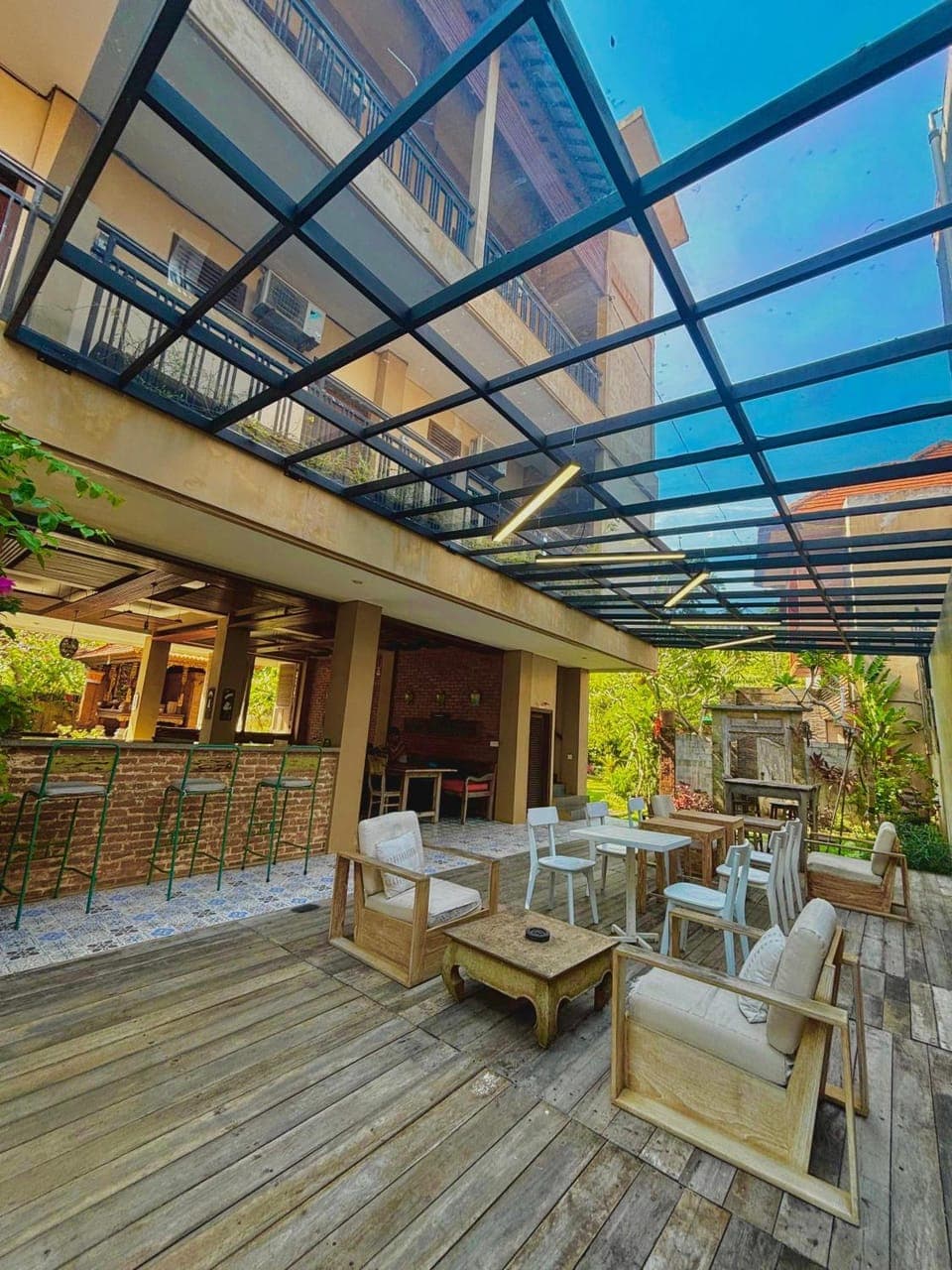 Patio, Restaurant/places to eat, Day