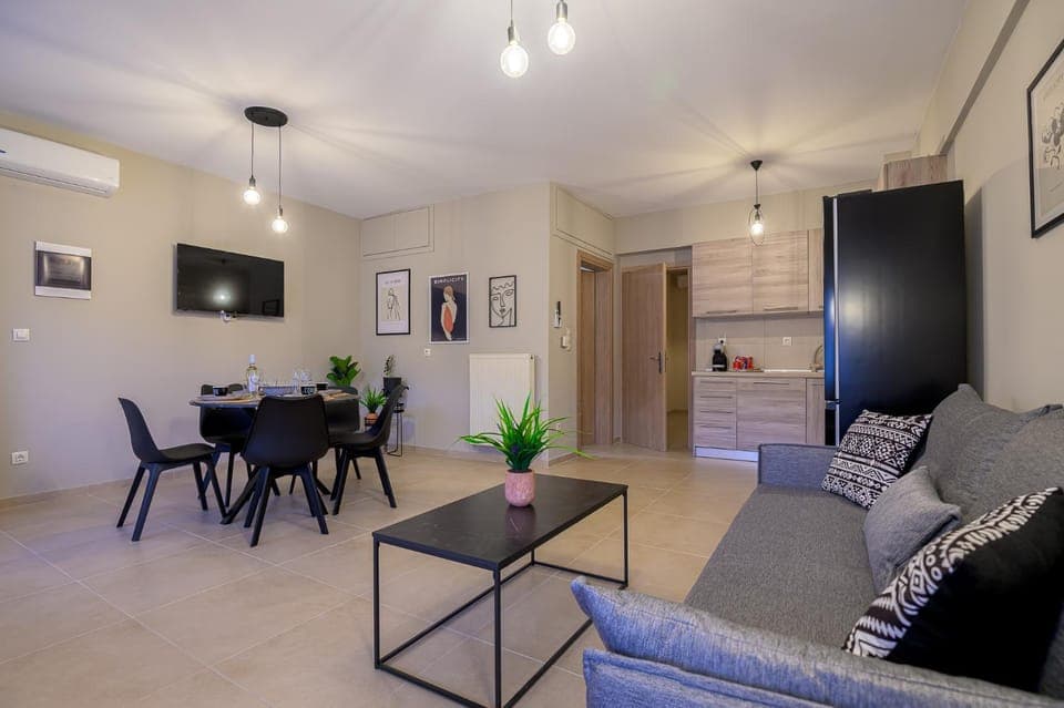 TV and multimedia, Living room, Seating area, Dining area, Evening entertainment, air conditioner