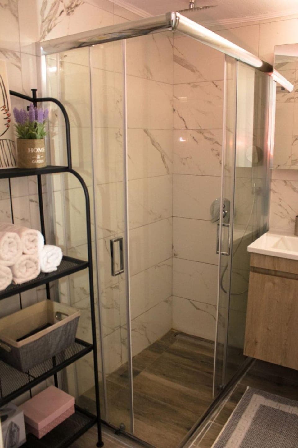 Shower, Bathroom, towels