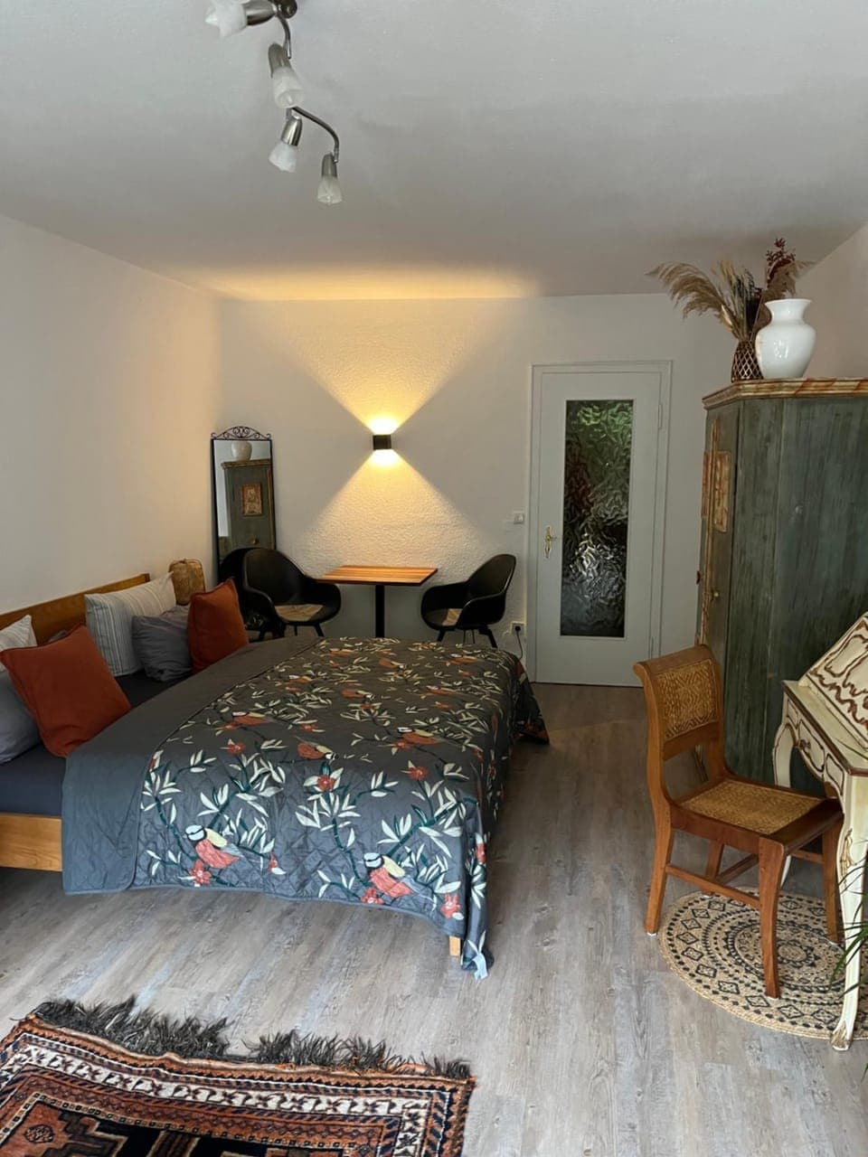 Bed, Living room, Seating area, Bedroom