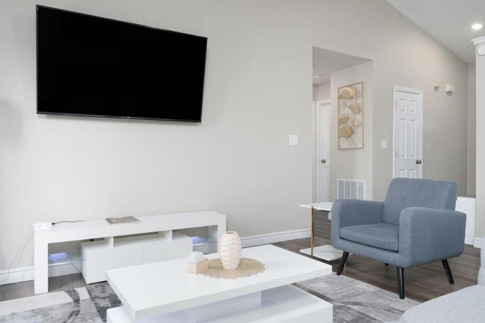 TV and multimedia, Living room, Seating area