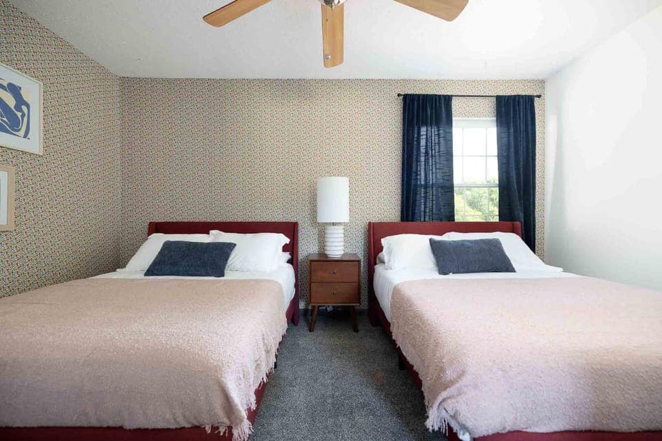 Bed, Bedroom, fireplace