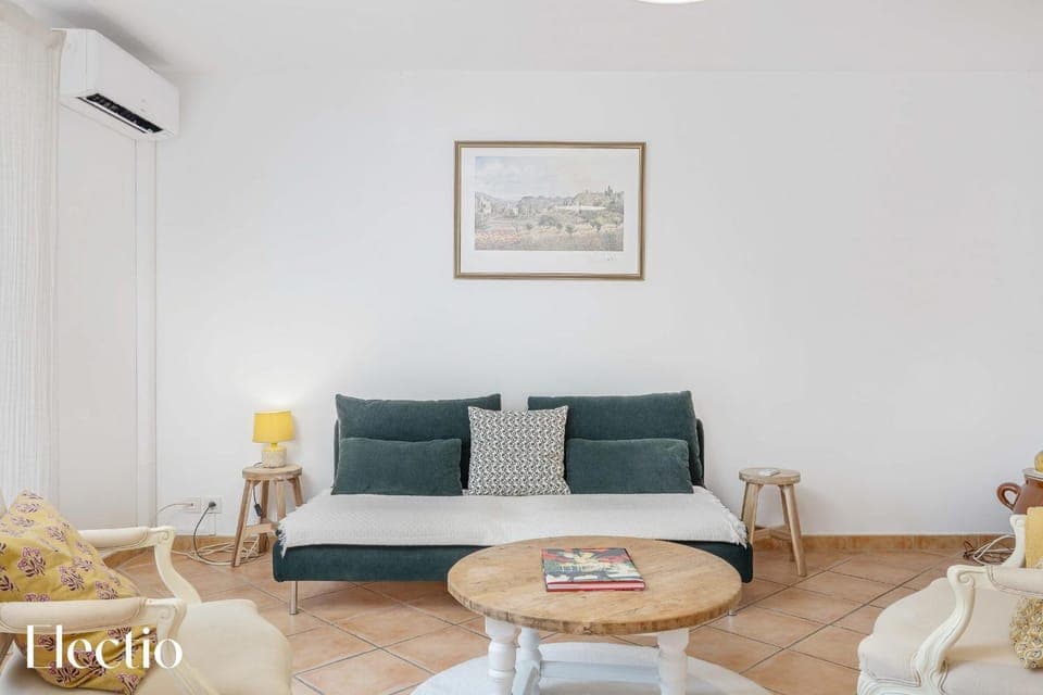 Living room, air conditioner