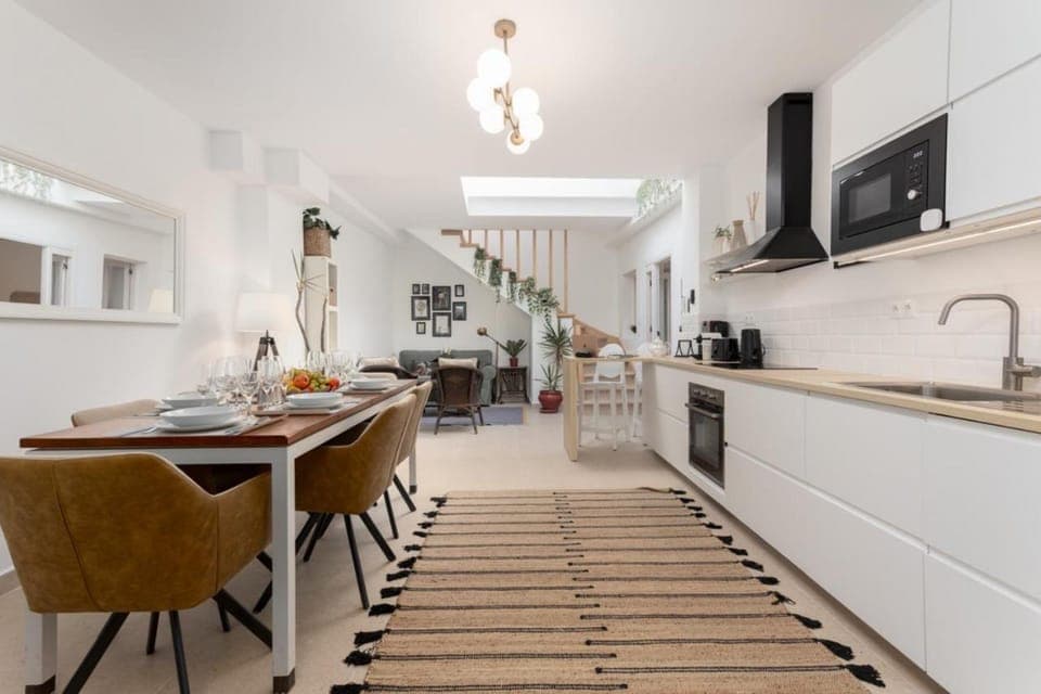 Kitchen or kitchenette, Dining area, dishwasher, minibar, pet friendly, stove