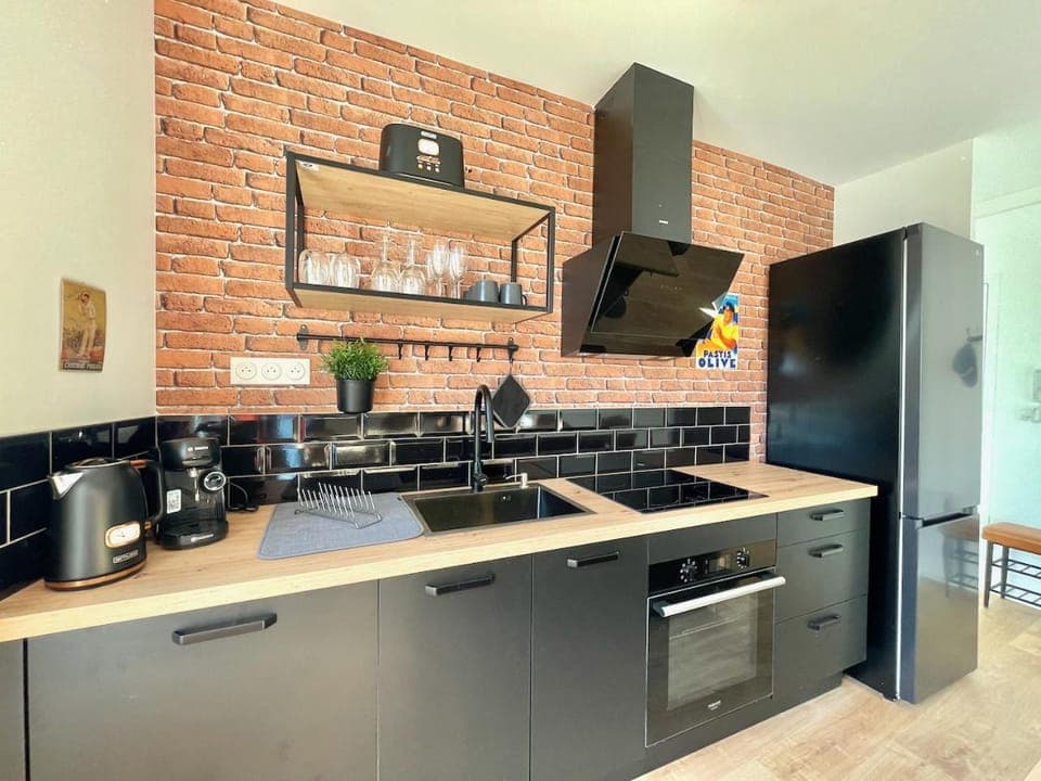 Kitchen or kitchenette, dishwasher, pet friendly, stove, toaster