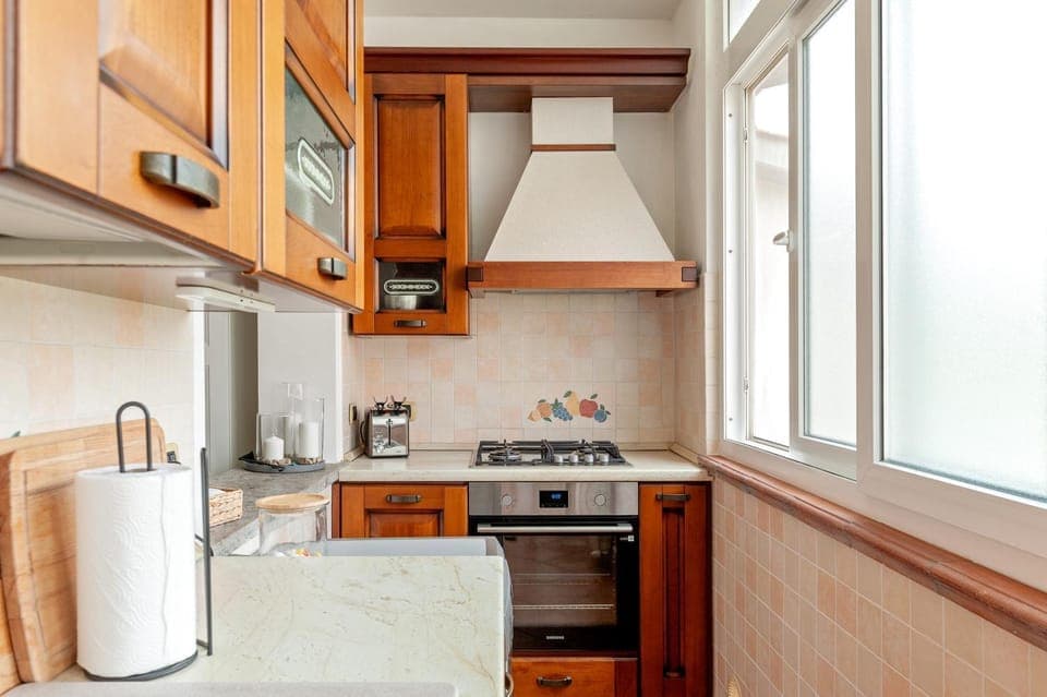 Kitchen or kitchenette, Living room