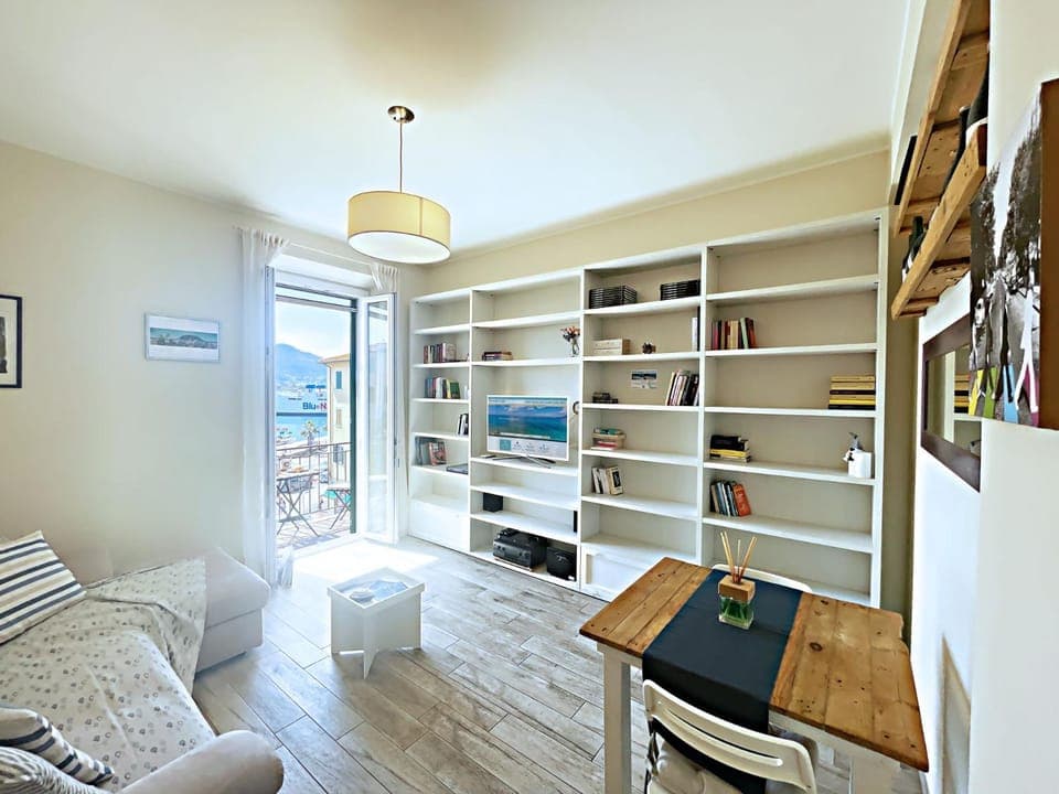 Living room, Seating area, City view, Mountain view, Sea view