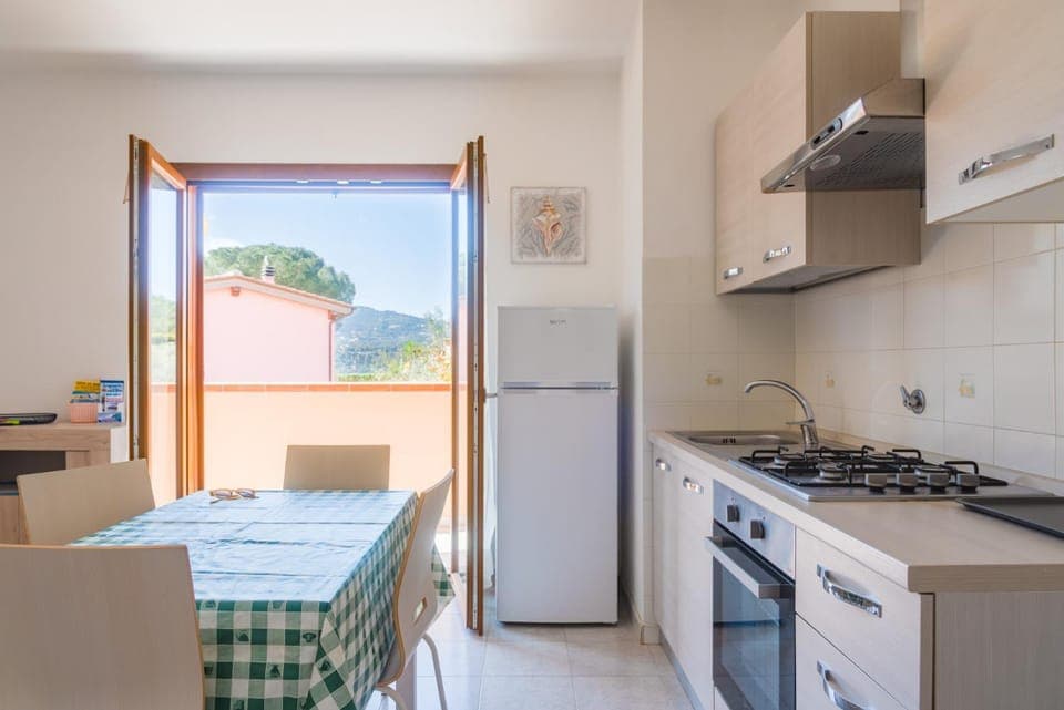 Kitchen or kitchenette, Living room, Dining area