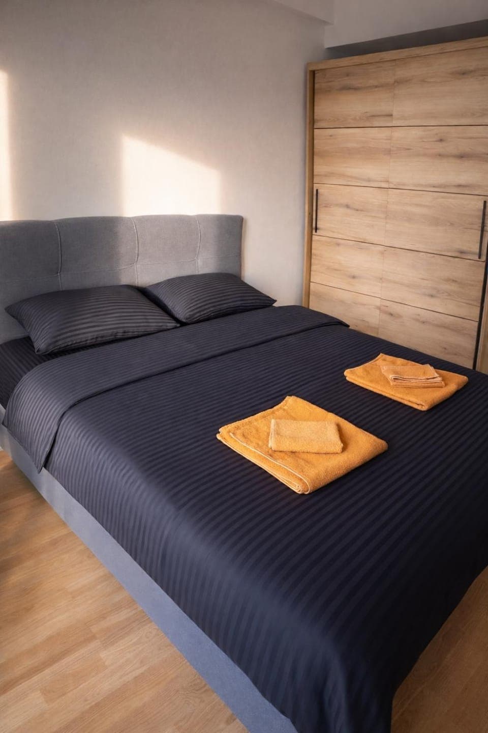 Bed, Photo of the whole room, Bedroom, towels