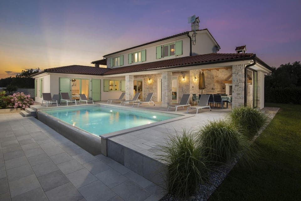 Property building, Swimming pool